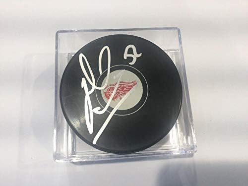 Jonathan Ericsson İmzalı Detroit Red Wings Hokey Diski a İmzalı NHL Diskleri İmzaladı